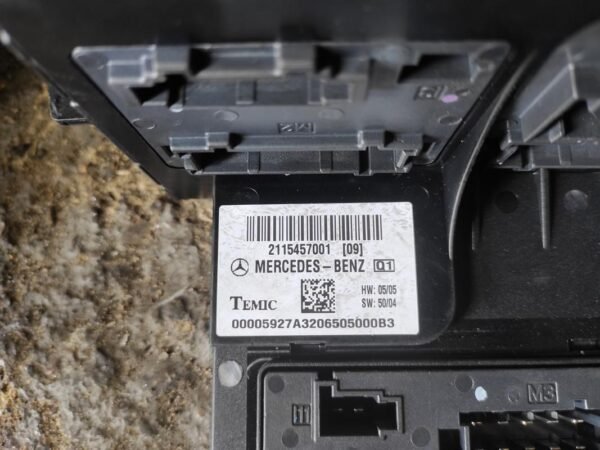 Caja de reles / fusibles Mercedes Benz Clase E (W211) E 320 CDI (224 cv) - Imagen 4
