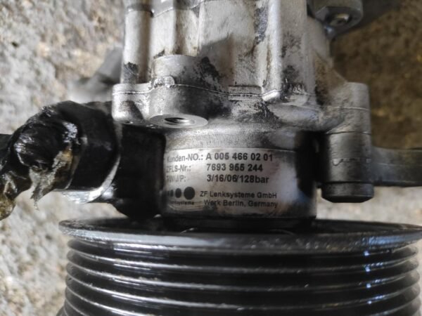 Bomba dirección Mercedes Benz Clase E (W211) E 320 CDI (224 cv) - Imagen 3