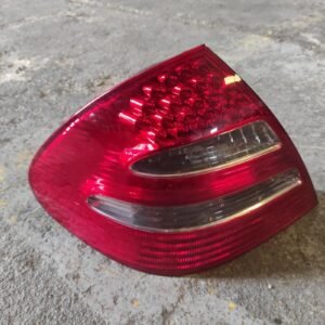 Piloto trasero izquierdo Mercedes Benz Clase E (W211) E 320 CDI (224 cv)