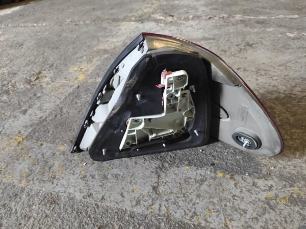 Piloto trasero izquierdo Mercedes Benz Clase E (W211) E 320 CDI (224 cv) - Imagen 2