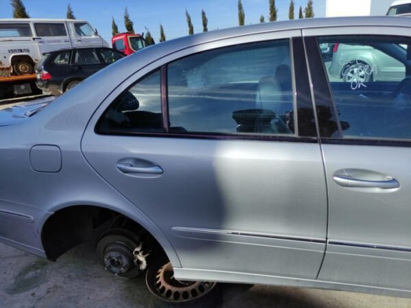 Puerta trasera derecha Mercedes Benz Clase E (W211) E 320 CDI (224 cv)