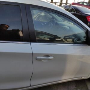 Puerta delantera derecha Nissan Pulsar (C13) 1.5 dCi (110 cv)