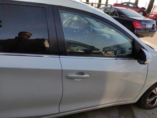 Puerta delantera derecha Nissan Pulsar (C13) 1.5 dCi (110 cv)