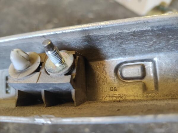 Maneta exterior porton Peugeot 407 SW 2.0 HDi (136 cv) - Imagen 4