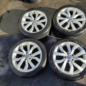 Llantas de 17 pulgadas Volkswagen Golf VII Variant del 2017, 7Jx17H2 ET49, con neumáticos Michelin 225/45R17, del 2021 y 2022.
