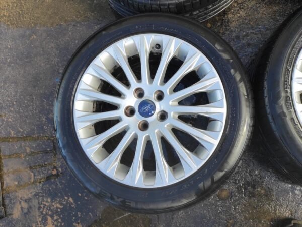 Llantas de 17 pulgadas Ford Grand C-MAX del 2012, E7.0Jx17H2 ET50,  con neumáticos Nexen 215/50R17 95W del 2021 y 2022. - Imagen 4