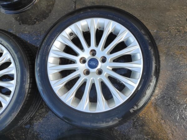 Llantas de 17 pulgadas Ford Grand C-MAX del 2012, E7.0Jx17H2 ET50,  con neumáticos Nexen 215/50R17 95W del 2021 y 2022. - Imagen 3