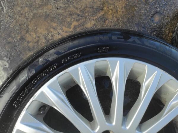 Llantas de 17 pulgadas Ford Grand C-MAX del 2012, E7.0Jx17H2 ET50,  con neumáticos Nexen 215/50R17 95W del 2021 y 2022. - Imagen 6