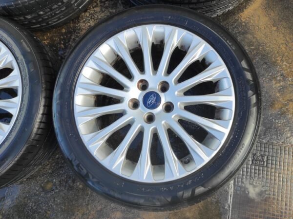 Llantas de 17 pulgadas Ford Grand C-MAX del 2012, E7.0Jx17H2 ET50,  con neumáticos Nexen 215/50R17 95W del 2021 y 2022. - Imagen 5