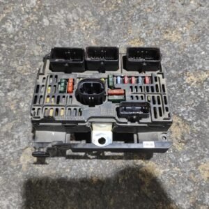 Caja de reles / fusibles Citroen C5 I (Fase II, 2004) 1.6i HDi (109 cv) FAP