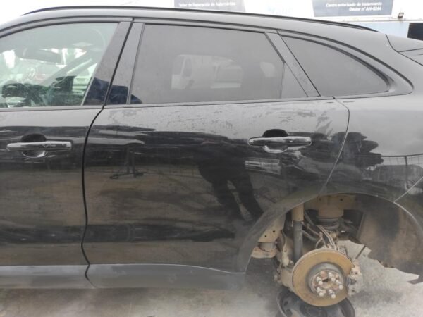 Puerta trasera izquierda Jaguar F-pace 2.0 SD4 AWD(241CV)