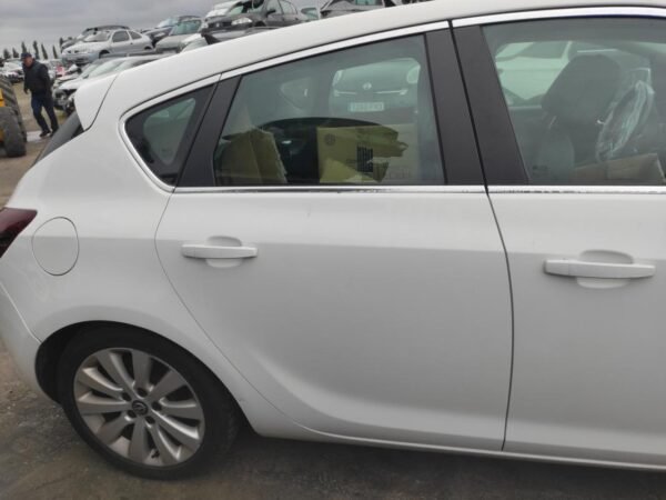Puerta trasera derecha Opel Astra J 2.0 CDTI (160 cv)