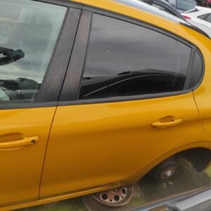 Puerta trasera izquierda Peugeot 208 (Versión 2015) 1.2 PureTech (82 cv)