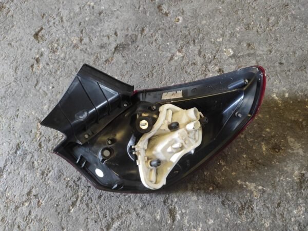 Piloto trasero izquierdo Opel Astra J 2.0 CDTI (160 cv) - Imagen 2