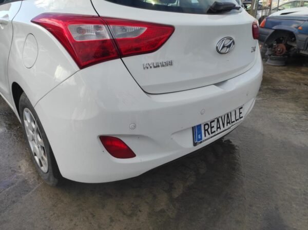Paragolpe trasero Hyundai i30 II 1.4 MPI (100 cv) - Imagen 2