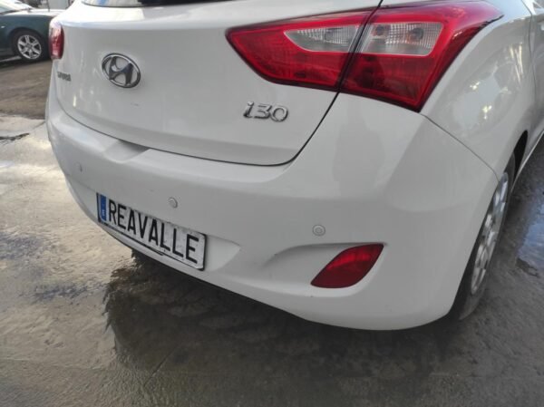 Paragolpe trasero Hyundai i30 II 1.4 MPI (100 cv) - Imagen 3