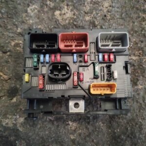 Caja de reles / fusibles Citroen C3 I (Fase II, 2005) 1.4i (73 cv)