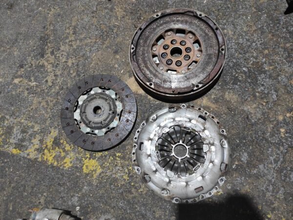 Kit embrague Ford Kuga I 2.0 TDCi (136 cv) - Imagen 3