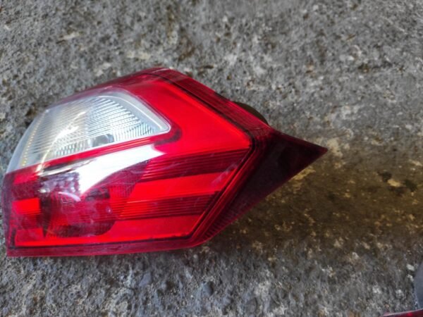 Piloto trasero izquierdo Ford Grand C-MAX 1.6 Duratorq TDCi (115 cv) DPF - Imagen 2