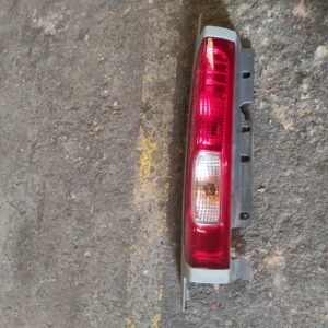 Piloto trasero izquierdo Renault Trafic II Furgón (FL) 2.0 dCI 115 (FL01, FL0U) (114 cv)