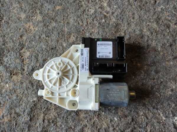 Motor elevalunas delantero izquierdo Audi A3 (8P) 2.0 TDI (140 cv)