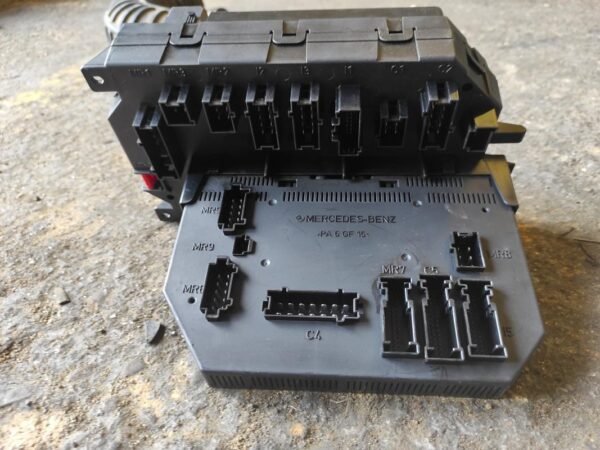 Caja de reles / fusibles Mercedes Benz Clase S (W221) S 400 (279 cv) Hybrid - Imagen 2