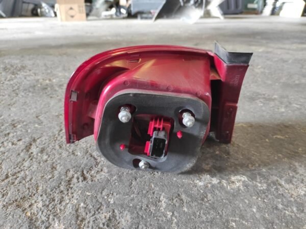 Piloto trasero derecho Volkswagen Passat (B6) 2.0 TDI (140 cv) - Imagen 2