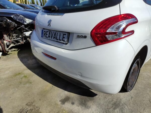 Paragolpe trasero Peugeot 208 1.2 VTi (82 cv) - Imagen 3