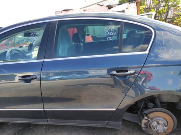 Puerta trasera izquierda Volkswagen Passat (B6) 2.0 TDI (140 cv)