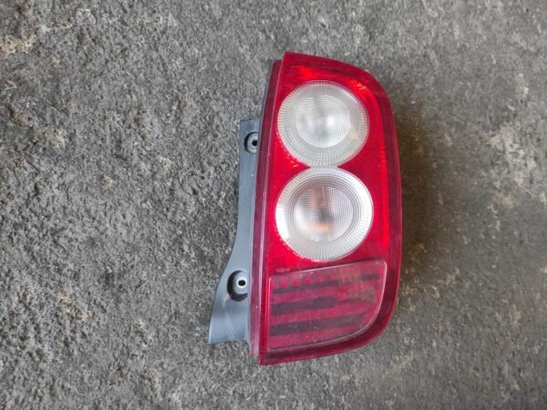 Piloto trasero derecho Nissan Micra (K12) 1.2 i 16V (80 cv)