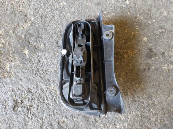 Piloto trasero derecho Nissan Micra (K12) 1.2 i 16V (80 cv) - Imagen 2