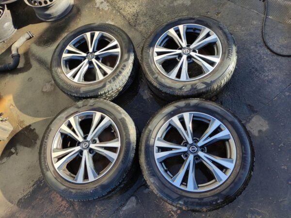 Llantas de 18 pulgadas Nissan X-TRAIL III (T32),  18X7J 45, con neumáticos Bridgestone 225/60R18 100H.
