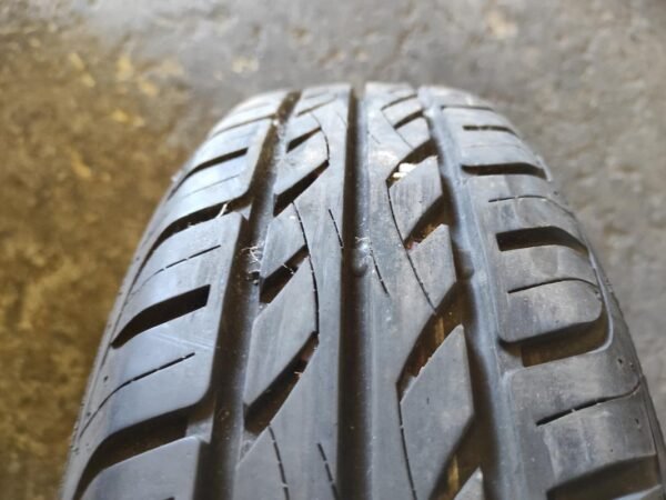 Nuemático Gislaved 165/70R14. - Imagen 5