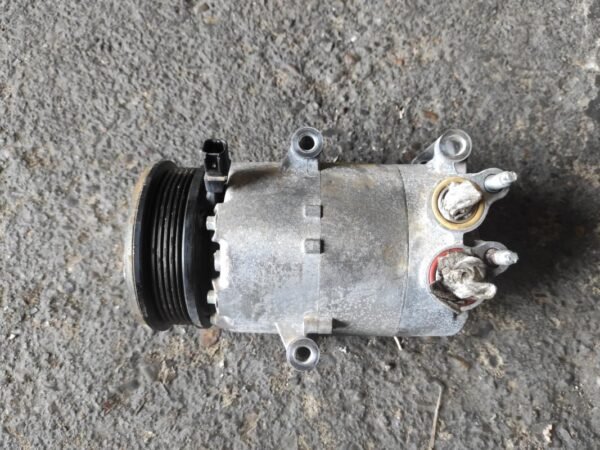 Compresor aire acondicionado Ford C-MAX II 1.6 Duratec Ti-VCT (105 cv) - Imagen 2