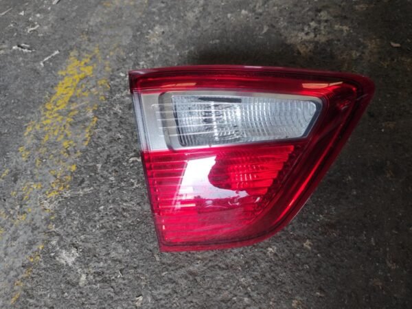 Piloto trasero izquierdo Ford C-MAX II 1.6 Duratec Ti-VCT (105 cv)