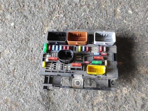 Caja de reles / fusibles Citroen C5 III (RD_) 2.0 HDi 140 (140cv)