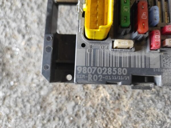 Caja de reles / fusibles Citroen C5 III (RD_) 2.0 HDi 140 (140cv) - Imagen 2