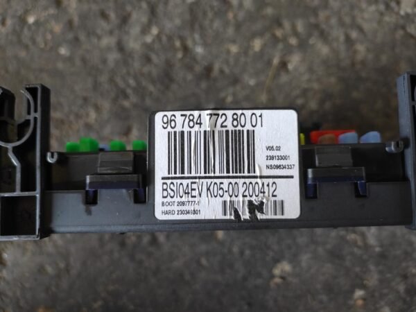 Caja de reles / fusibles Peugeot 308 SW I (Versión 2011) 1.6 VTi (120 cv) - Imagen 2