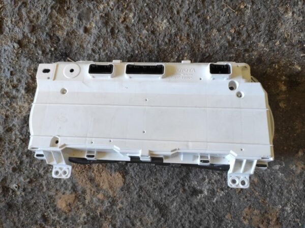 Cuadro de instrumentos Toyota Hilux Double Cab VIII 2.4 D-4D (150 cv) 4WD S&S - Imagen 2