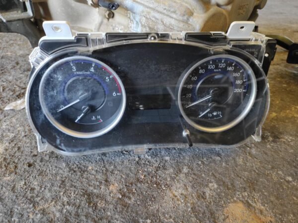 Cuadro de instrumentos Toyota Hilux Double Cab VIII 2.4 D-4D (150 cv) 4WD S&S