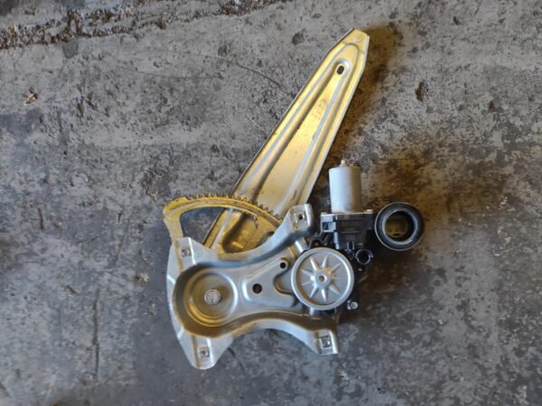 Elevalunas trasero derecho Toyota Hilux Double Cab VIII 2.4 D-4D (150 cv) 4WD S&S