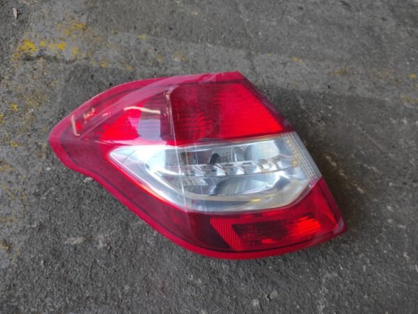 Piloto trasero izquierdo Citroen C4 II Hatchback (Fase I, 2010) 1.6 HDi (92 cv)