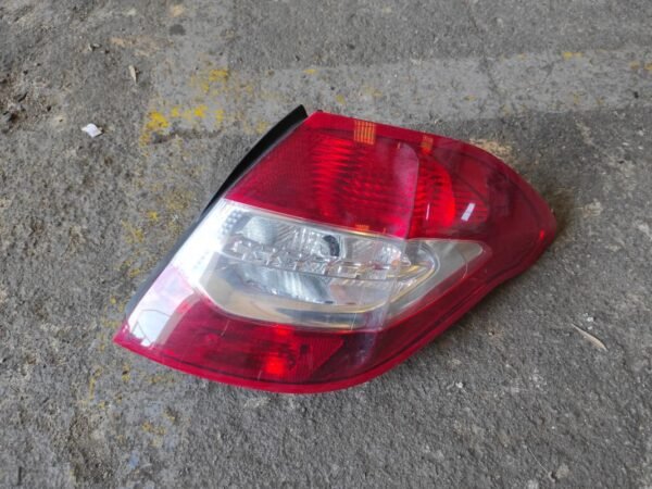 Piloto trasero derecho Citroen C4 II Hatchback (Fase I, 2010) 1.6 HDi (92 cv)