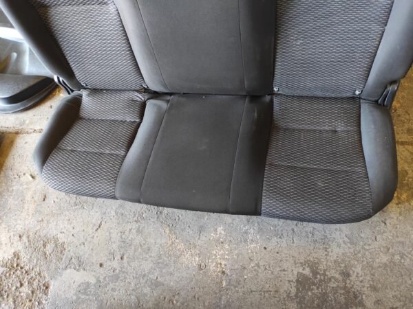 Juego asientos completo Toyota Hilux Double Cab VIII 2.4 D-4D (150 cv) 4WD S&S - Imagen 6
