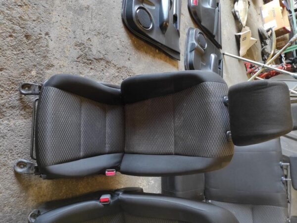 Juego asientos completo Toyota Hilux Double Cab VIII 2.4 D-4D (150 cv) 4WD S&S - Imagen 5