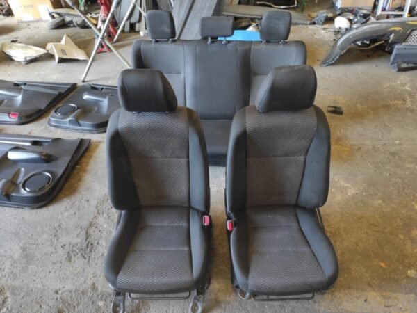 Juego asientos completo Toyota Hilux Double Cab VIII 2.4 D-4D (150 cv) 4WD S&S