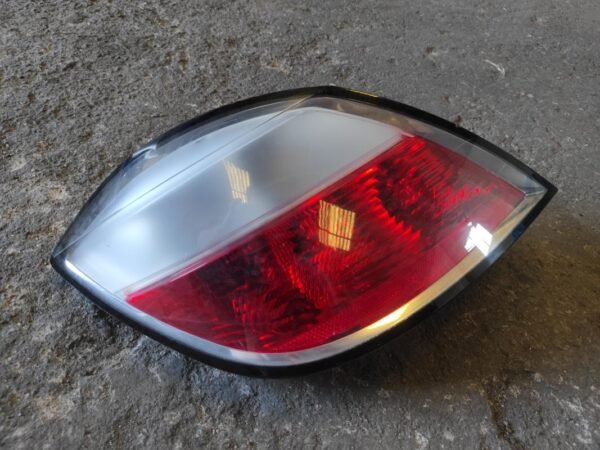 Piloto trasero izquierdo Opel Astra H 1.7 CDTI (100 cv)