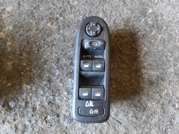 Mando elevalunas delantero izquierdo Citroen C3 II 1.4 HDi (68 cv)