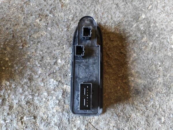 Mando elevalunas delantero izquierdo Citroen C3 II 1.4 HDi (68 cv) - Imagen 2