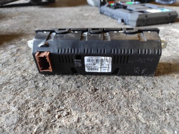Pantalla multifunción Citroen C3 II 1.4 HDi (68 cv) - Imagen 2